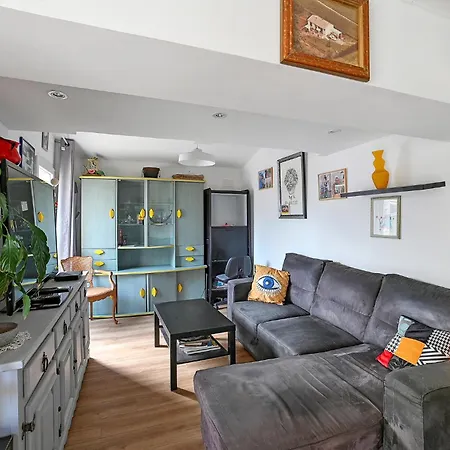 Prázdninový dům 1 Bedroom Awesome In Saint-denis *
