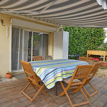 Prázdninový dům 1 Bedroom Awesome In Saint-denis *