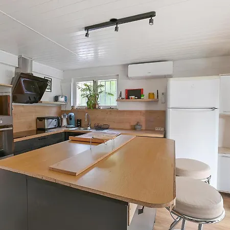 1 Bedroom Awesome In Saint-denis Prázdninový dům *